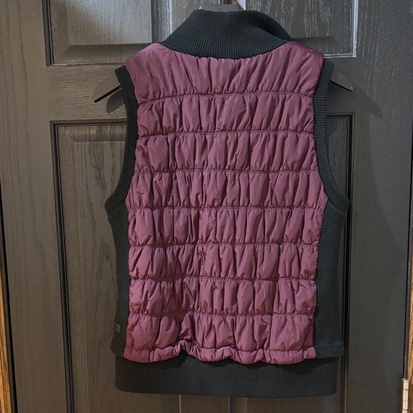 Calvin Klein Burgundy Quilted Vest women’s size L - Picture 4 of 4
